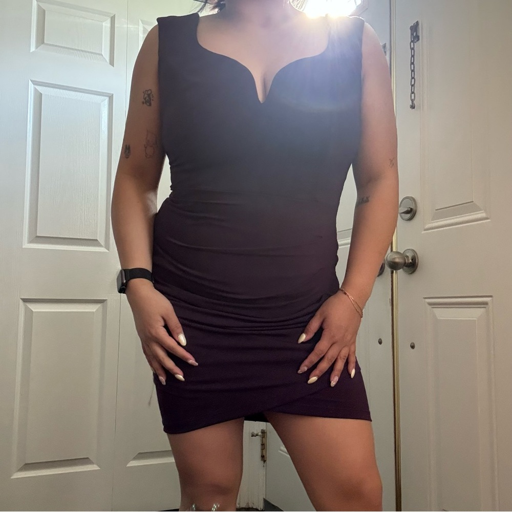 ❣️LE CHATEAU Elegant Purple Sleeveless Dress